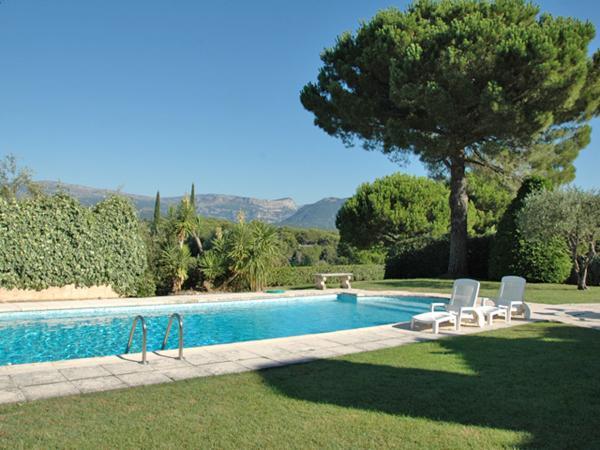 Villa photo 2