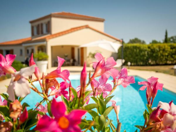 Villa photo 2