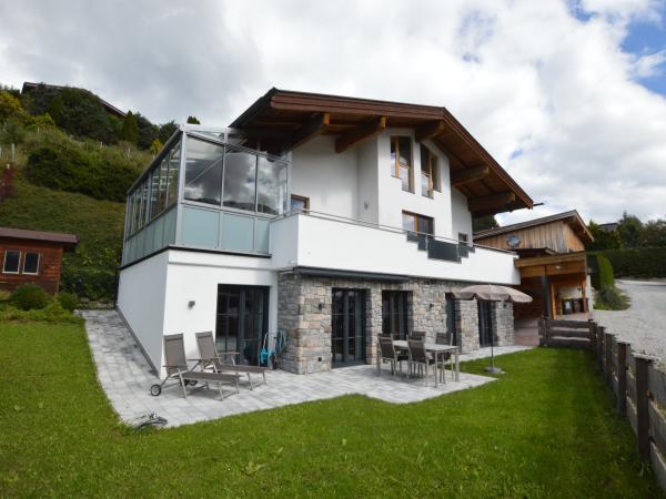 Villa photo 2