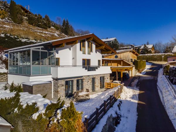 Villa photo 2