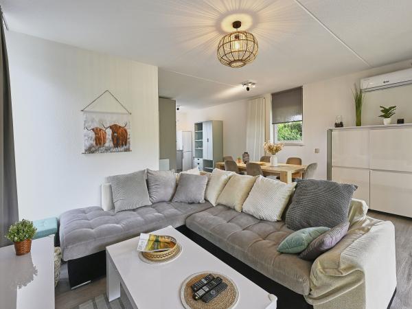 Villa photo 2