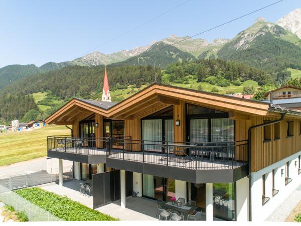 Villa photo 2