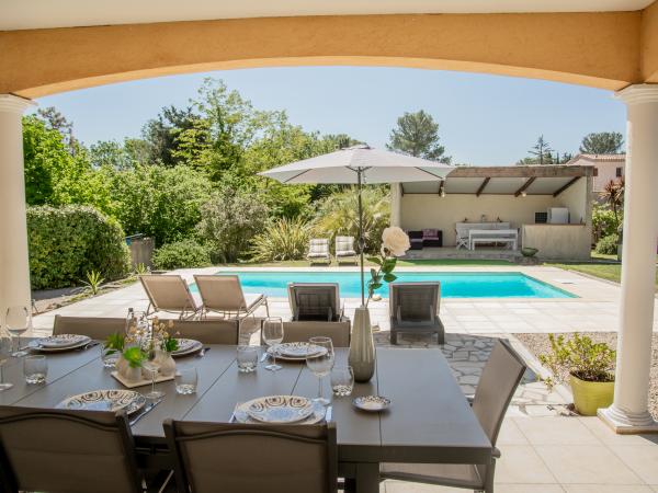 Villa photo 2