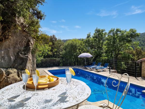 Villa photo 2