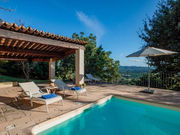Villa photo 2