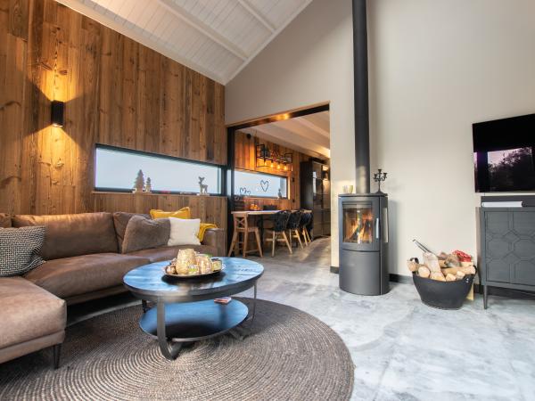 Villa photo 3
