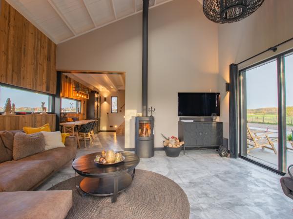 Villa photo 2