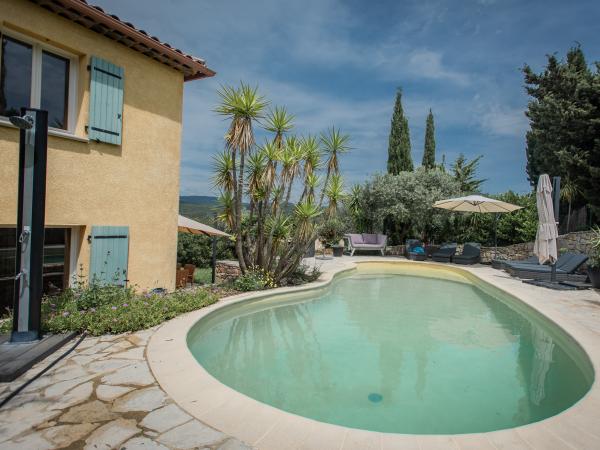 Villa photo 3