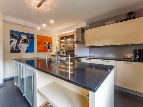 Villa photo 3