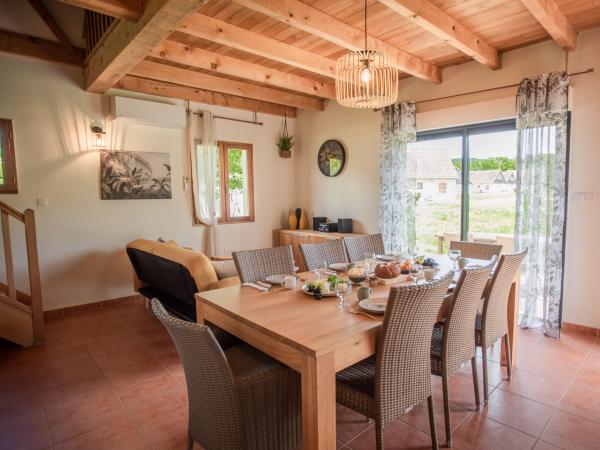 Villa photo 3