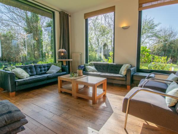 Villa photo 3
