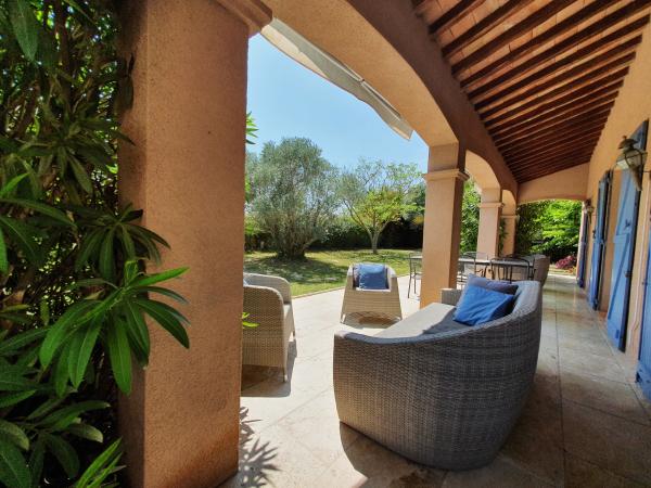 Villa photo 3