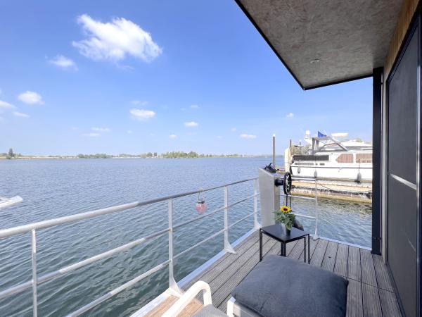 Villa photo 2