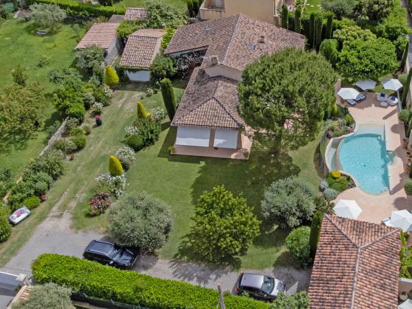 Villa photo 2
