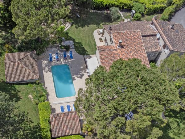 Villa photo 2