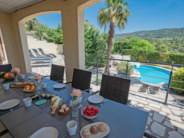 Villa photo 2
