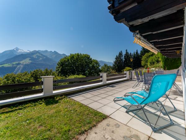 Villa photo 2