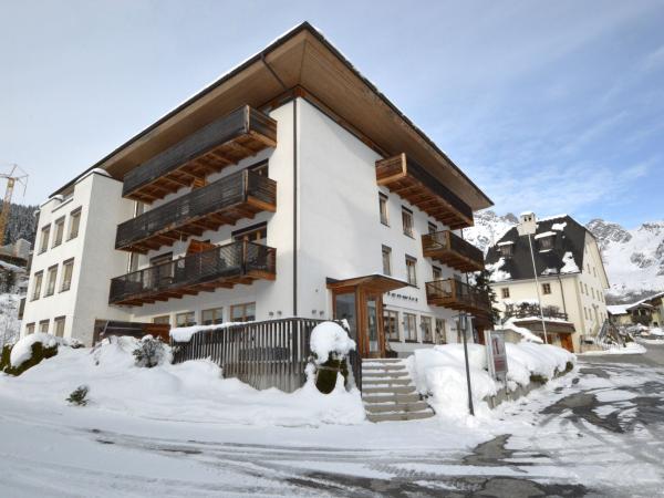 Villa photo 2