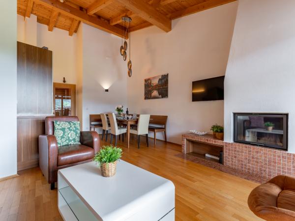 Villa photo 2
