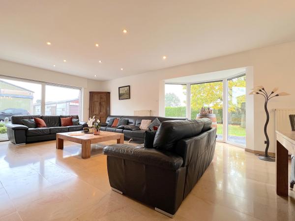 Villa photo 2