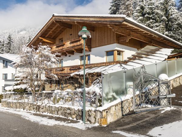 Villa photo 2