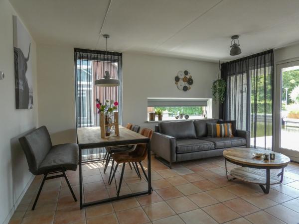 Villa photo 3