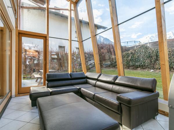 Villa photo 3