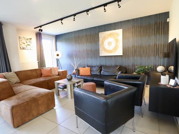 Villa photo 2