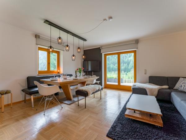Villa photo 2