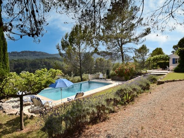 Villa photo 2