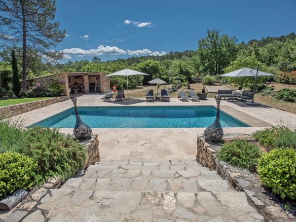 Villa photo 2