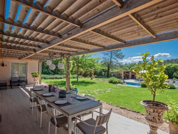 Villa photo 3