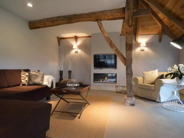 Villa photo 2