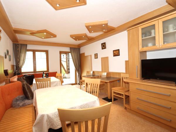 Villa photo 3