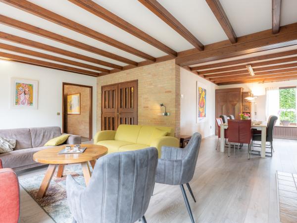 Villa photo 2