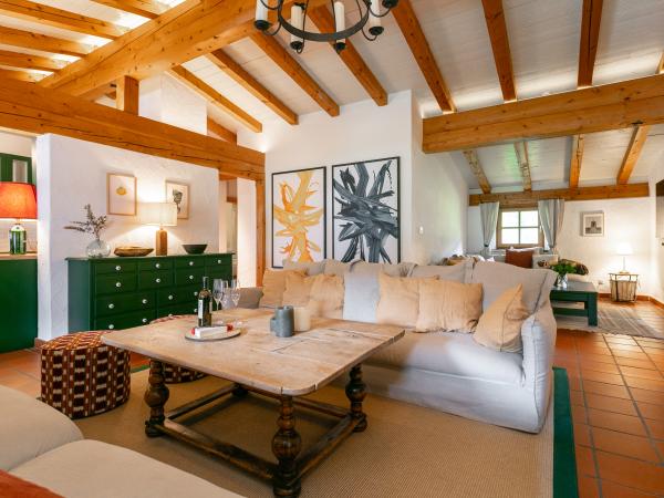 Villa photo 3