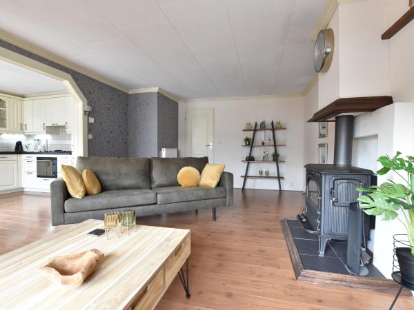 Villa photo 3