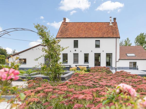 Villa photo 2