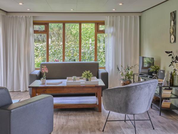 Villa photo 2