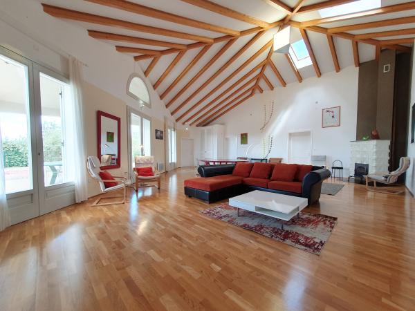 Villa photo 2