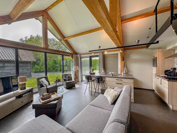 Villa photo 3