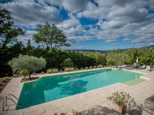 Villa photo 2