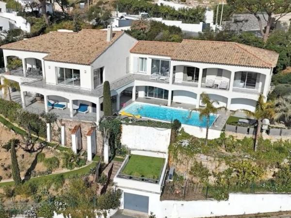 Villa photo 3