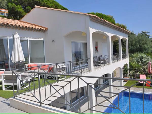 Villa photo 2