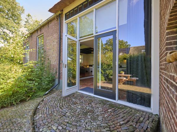 Villa photo 2