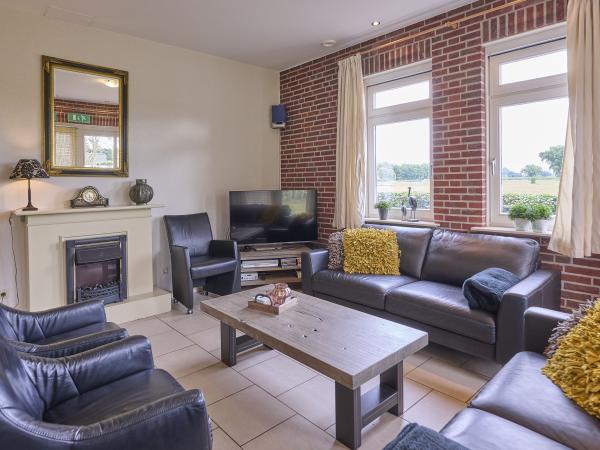 Villa photo 3