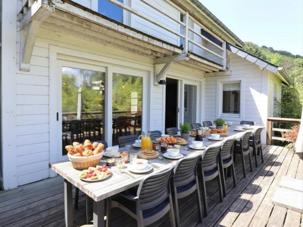 Villa photo 2