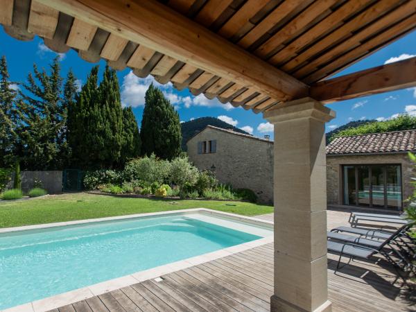 Villa photo 2