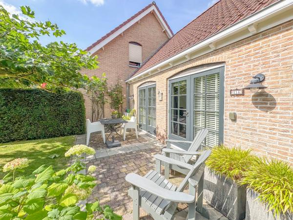 Villa photo 2