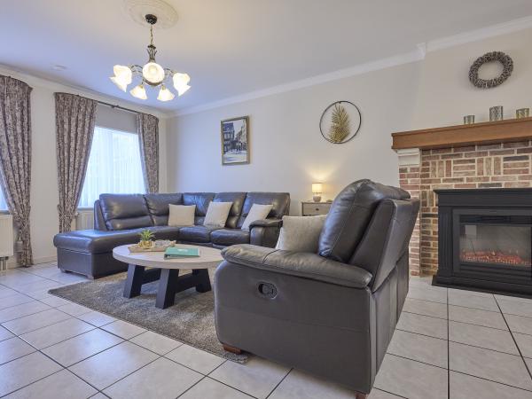 Villa photo 2